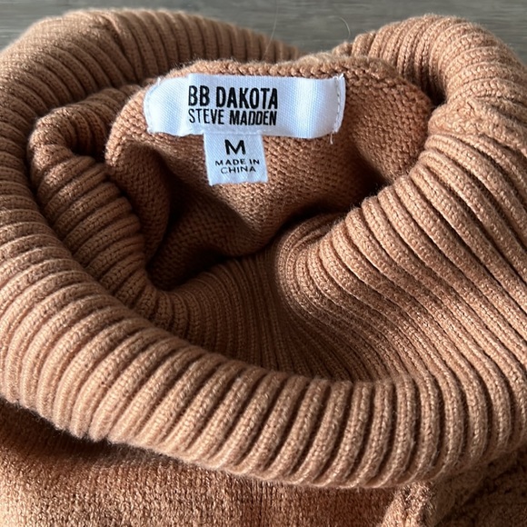 BB Dakota by Steve Madden cropped sweater - Picture 3 of 6